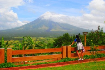 Mayon-Volcano-Lignon-Hill.jpg